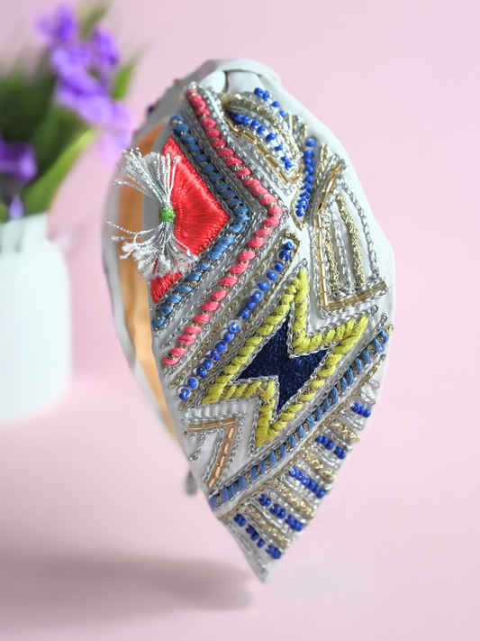 Serre-tête bohème blanc fait main avec perles pour femme | Accessoire tendance festival à motif chevrons — Zohricanada
